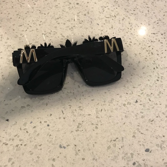 Fancy shine shades - Picture 3 of 3